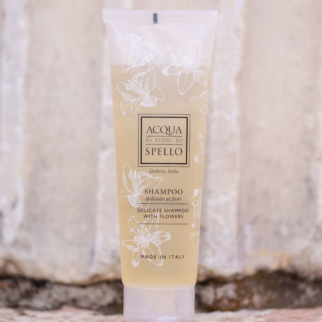 SHAMPOO DELICATO AI FIORI
Shampoo Delicato Ai Fiori 200 ml
Capelli puliti, morbidi e lucenti per tutta la famiglia.