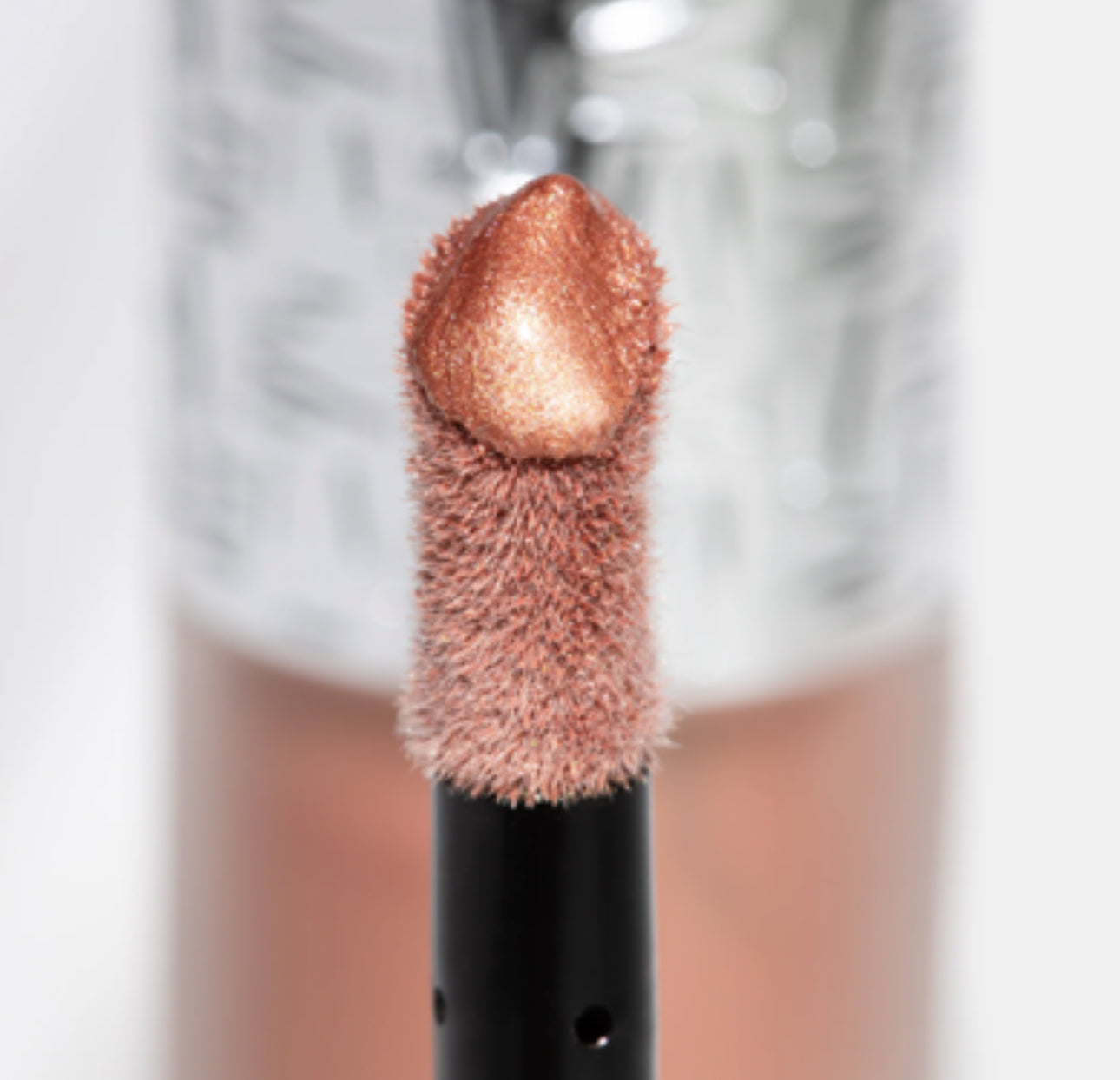 ILLUMINANTE LIQUIDO
FLUSH OF LIGHT™