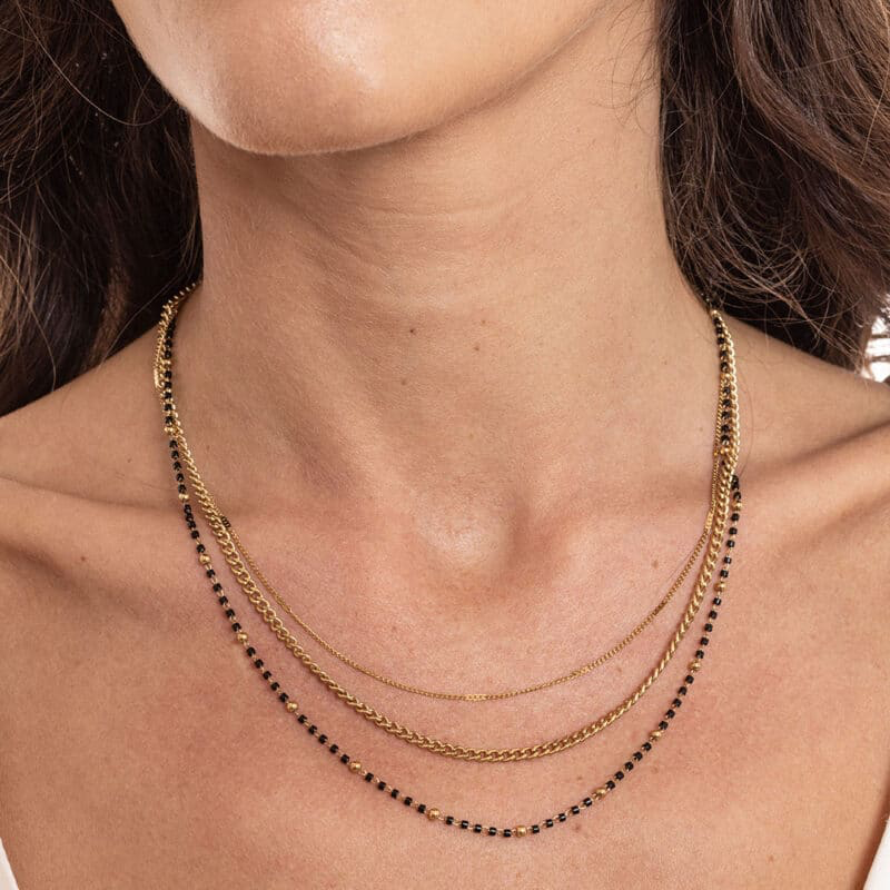 COLLANA DORATA TRIPLO FILO CON PERLINE NERE