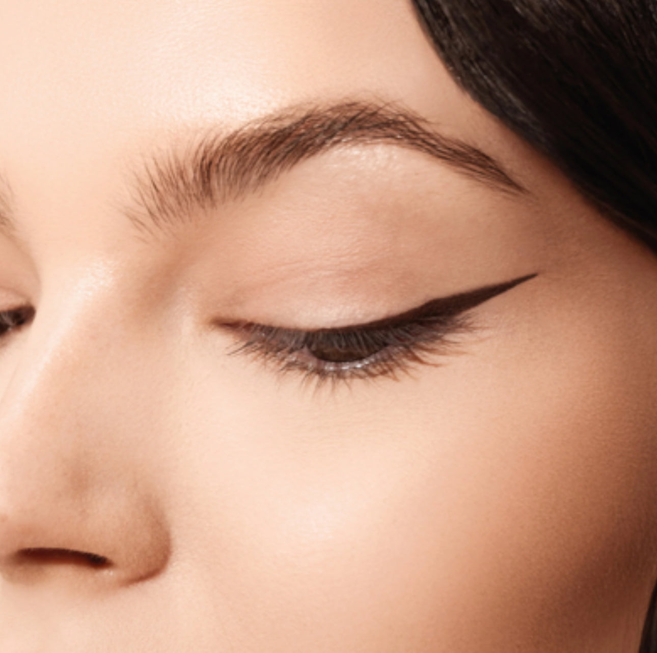 PENNA EYELINER
INK LINER - BROWNIE