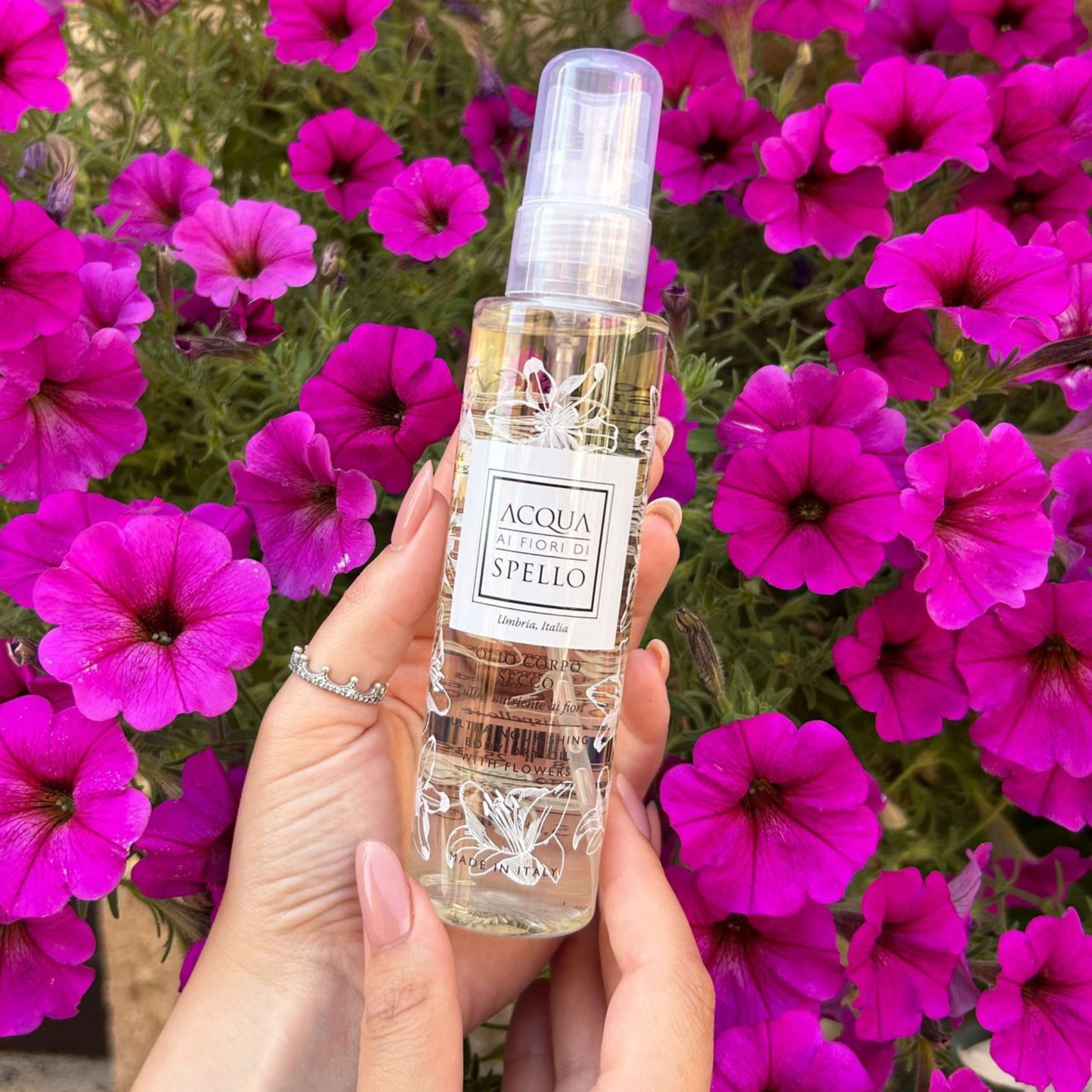 NOVITÀ
Olio Secco Ultra Nutriente ai Fiori 150ml
Olio corpo secco e ultra nutriente ai fiori che lascia la pelle super luminosa, setosa e nutrita in profondità.