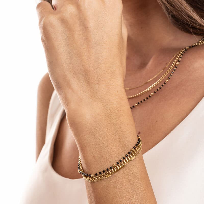 BRACCIALE DORATO TRIPLO FILO CON PERLINE NERE