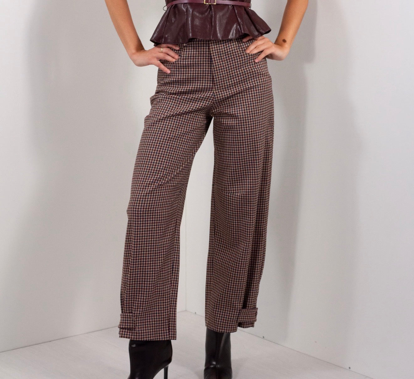 Pantalone alamari fondo quadretti