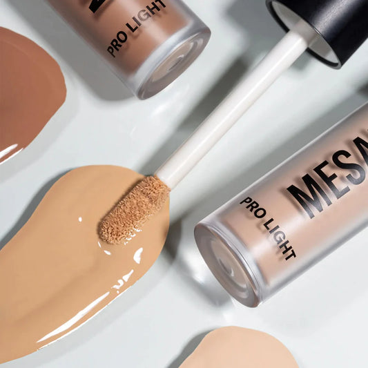 CORRETTORE FLUIDO IDRATANTE
PRO LIGHT CONCEALER