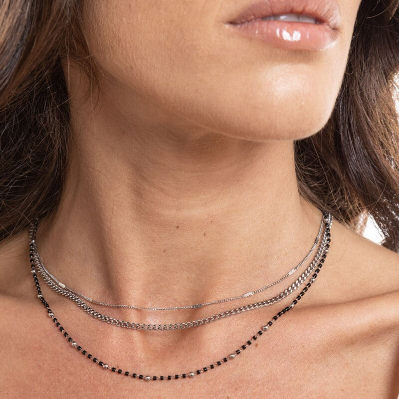 COLLANA TRIPLO FILO CON PERLINE NERE