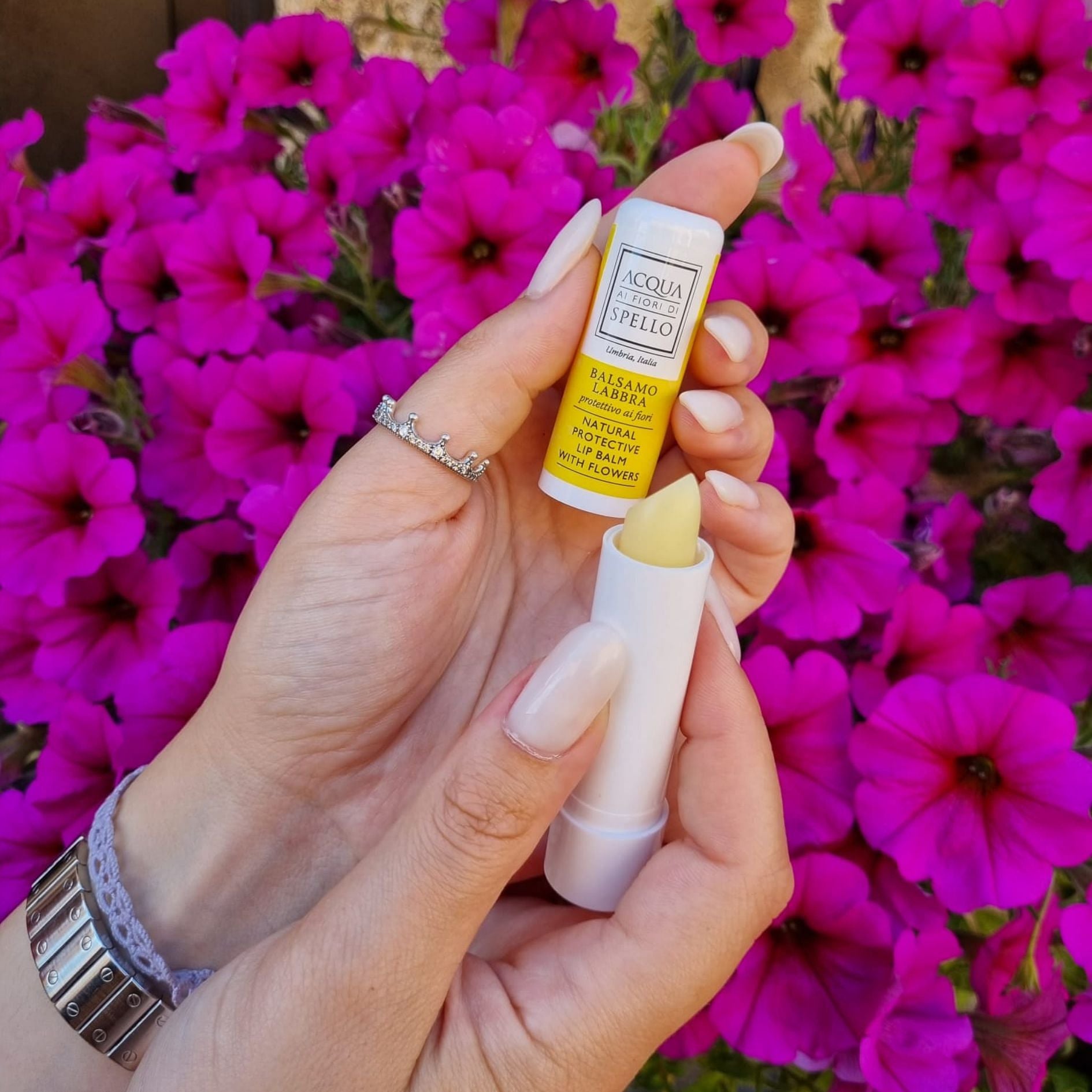 Balsamo Labbra ai Fiori 4,5ml
Balsamo Labbra ultra nutriente ai fiori che lascia le labbra super luminose, protette e nutrite in profondità.