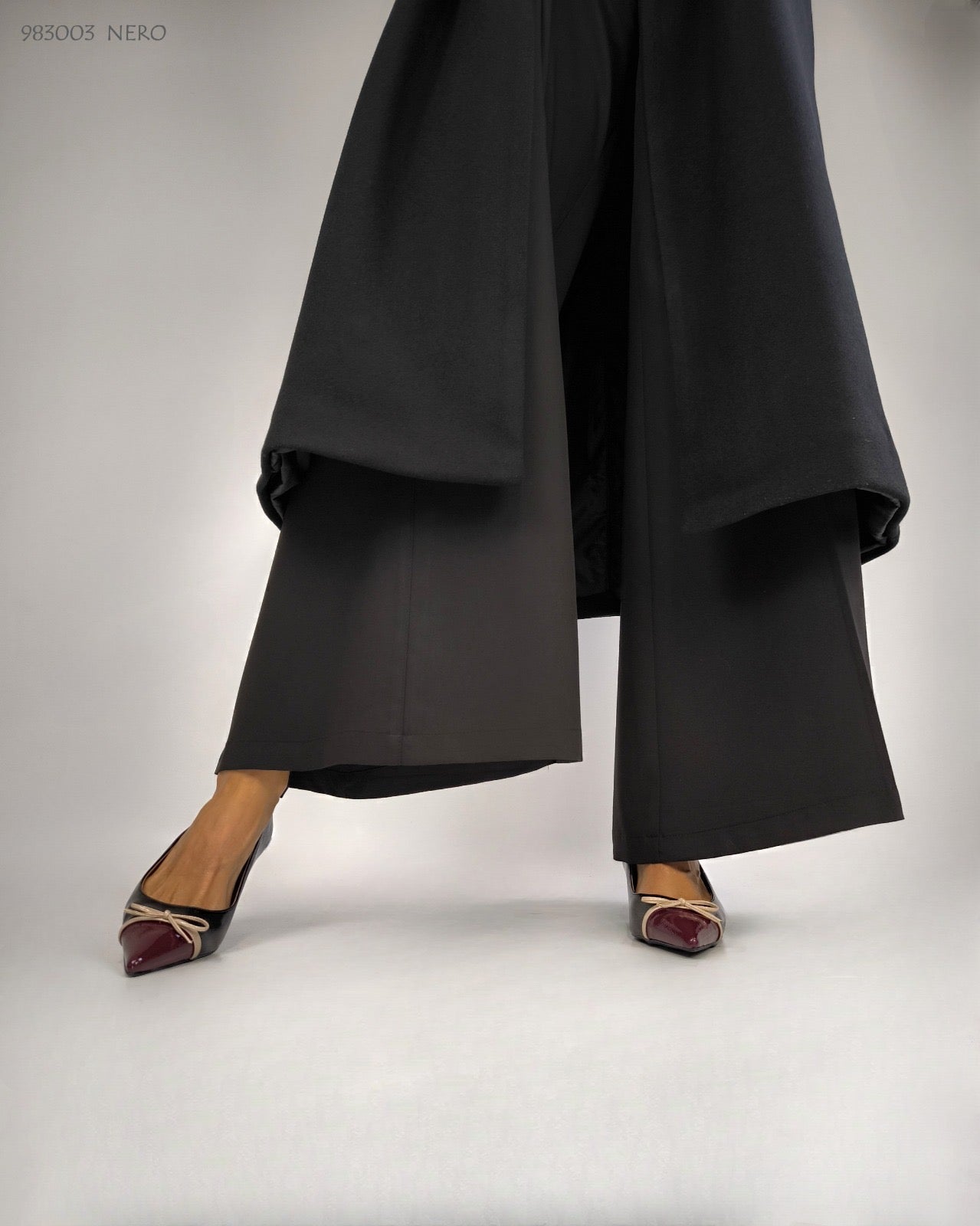 Decollte nero lucido & bordeaux