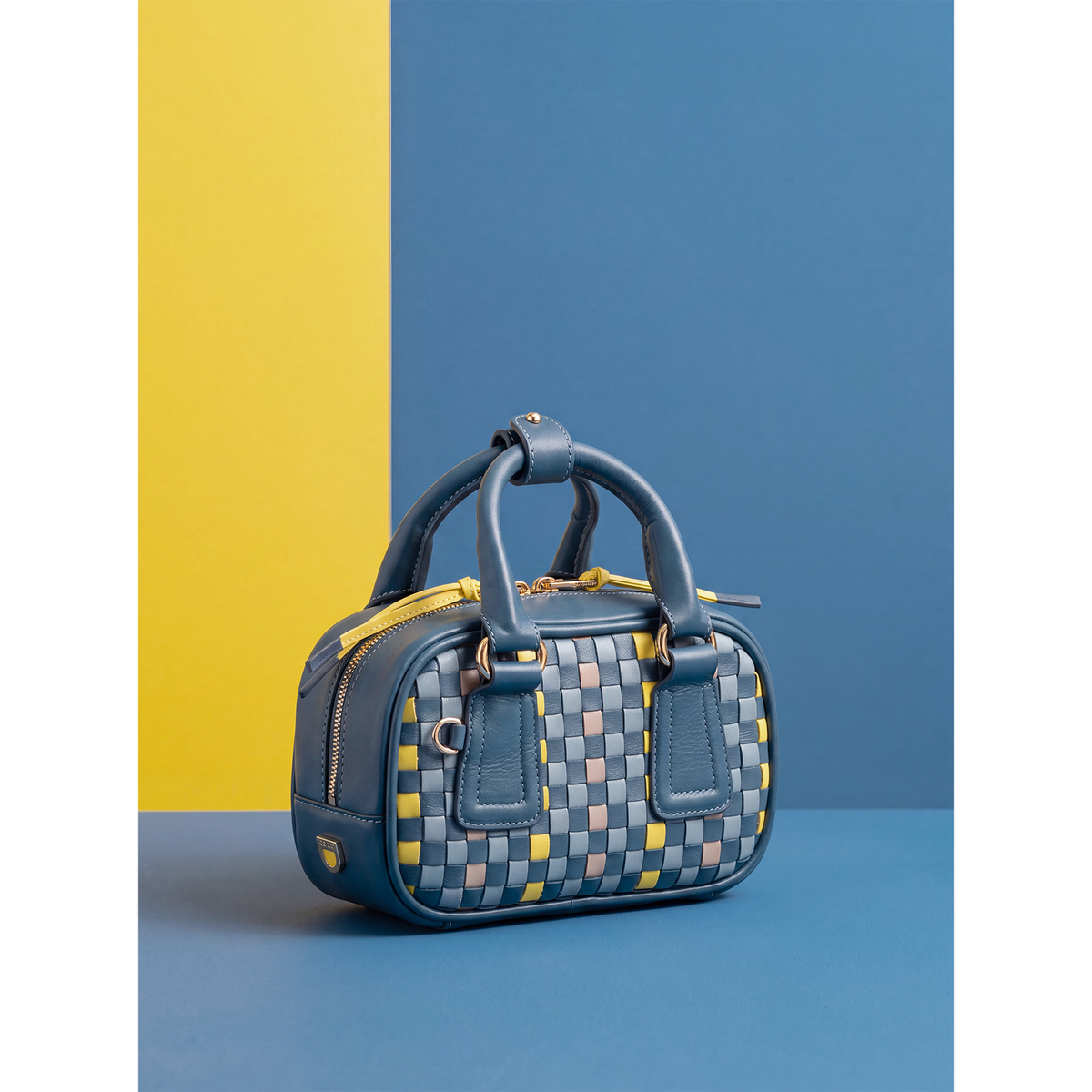 Allegra
Mini bag in pelle intrecciata